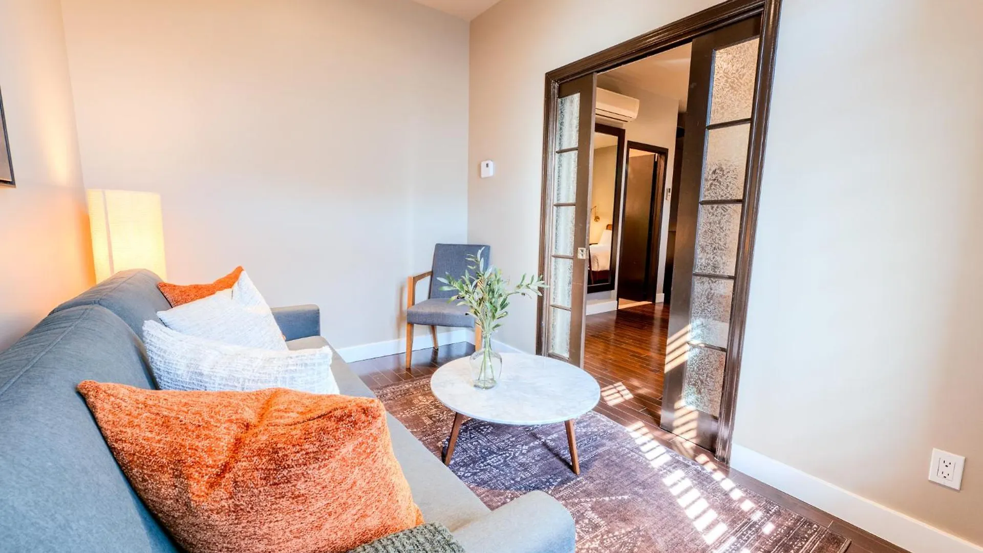 Self Check-In Boutique Hotel - Quartier Latin - Room 301 Montreal Aparthotel