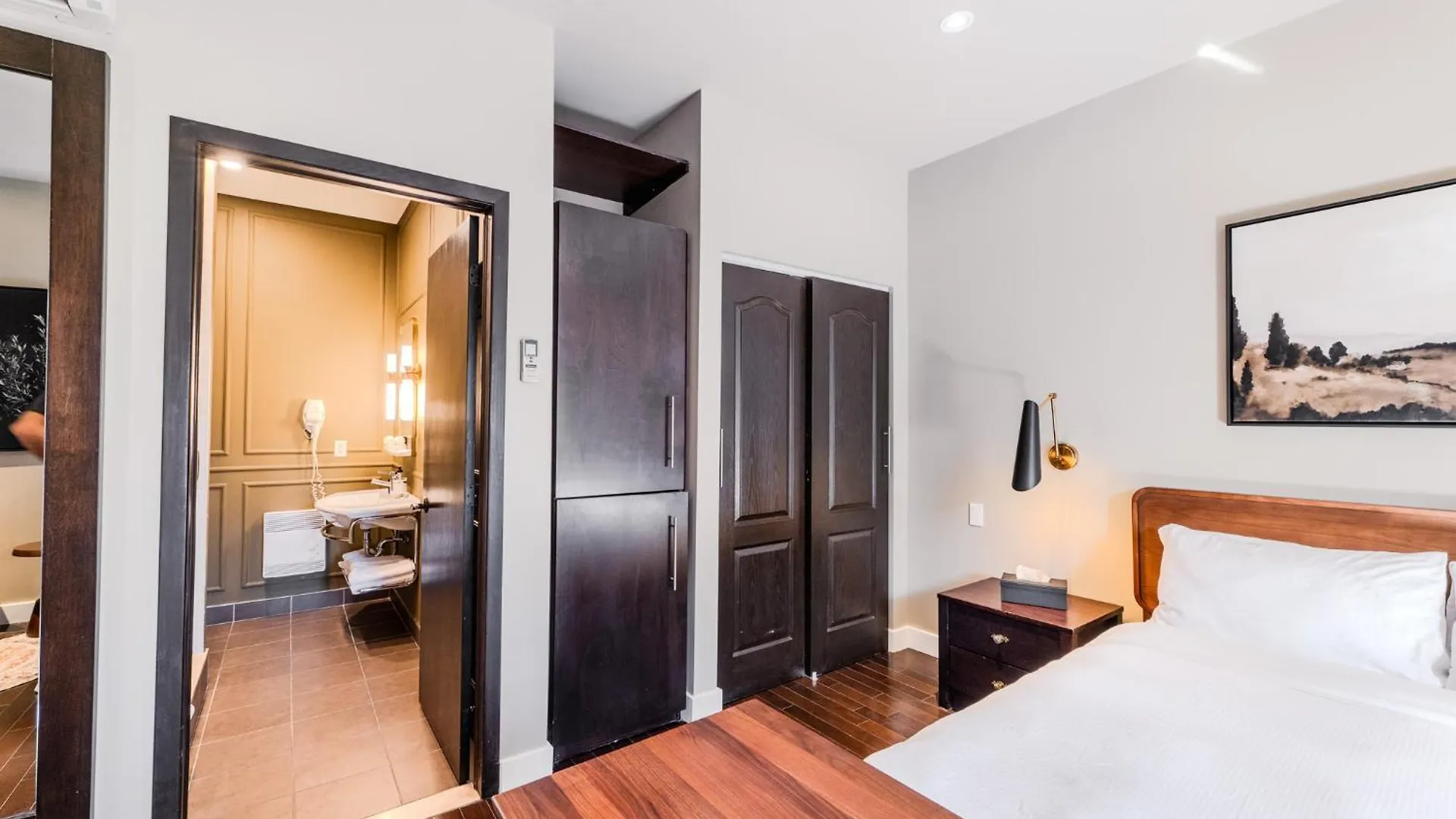 Aparthotel Self Check-In Boutique Hotel - Quartier Latin - Room 301 Montreal