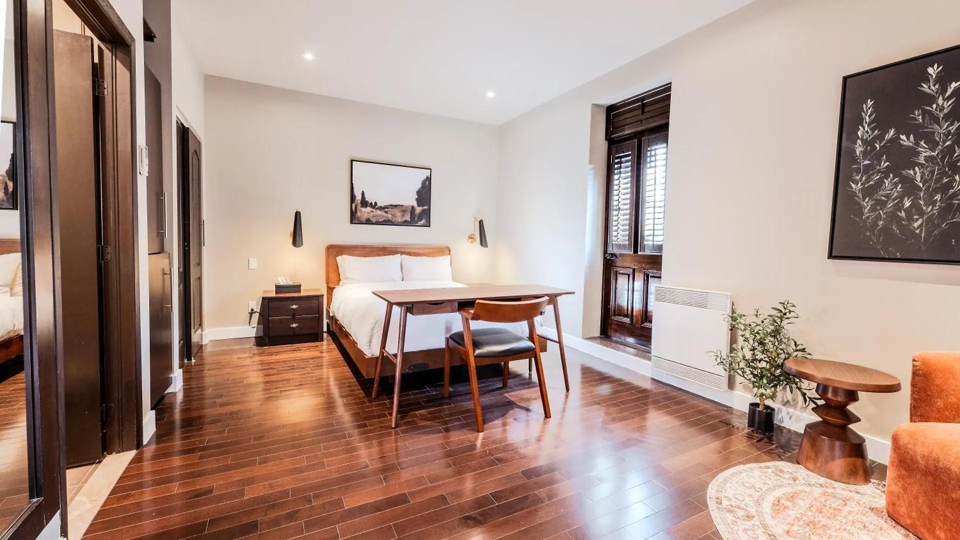 Self Check-In Boutique Hotel - Quartier Latin - Room 301 Montreal Canada