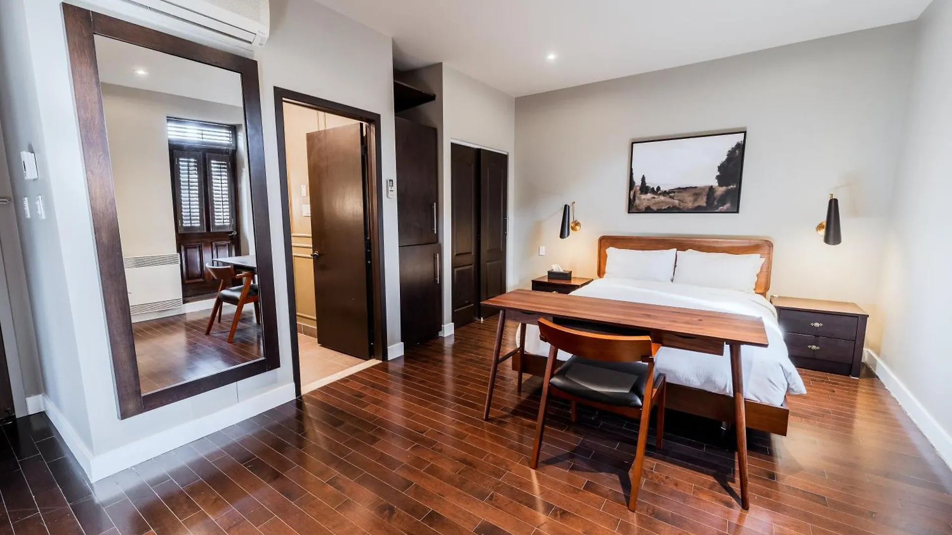 Aparthotel Self Check-In Boutique Hotel - Quartier Latin - Room 301 Montreal